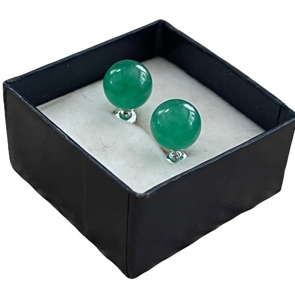10mm jadeite jade silver tone stud earrings - Picture 2 of 5